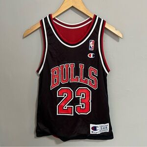 VINTAGE: JORDAN Chicago Bulls #23 jersey size Small 6-8